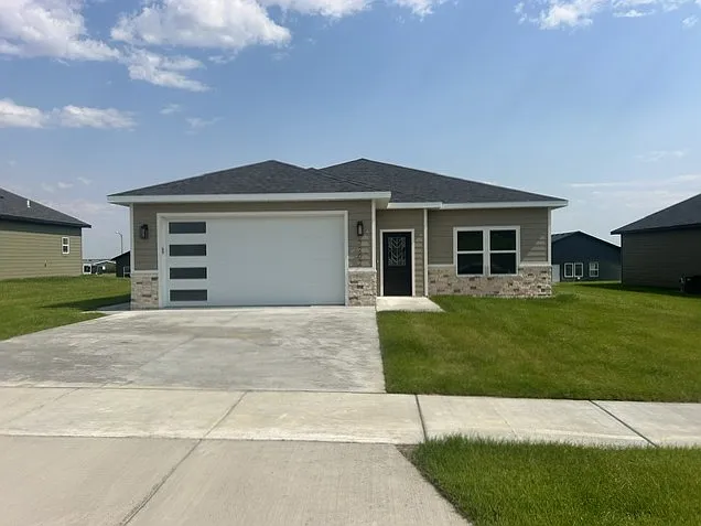 3202 28th Ave W