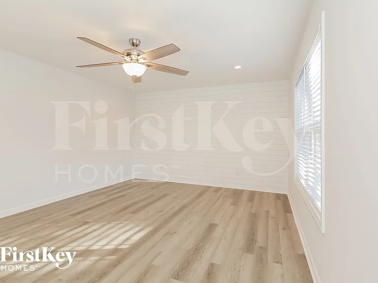 1213 Carolyn Ave — Photo 9