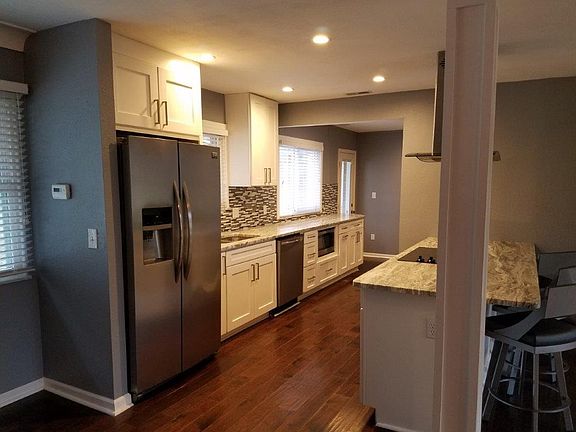 Updated Kitchen w/All Appliances & Snack Bar
