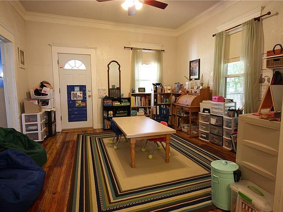 4th image of 900 E Marvin Ave