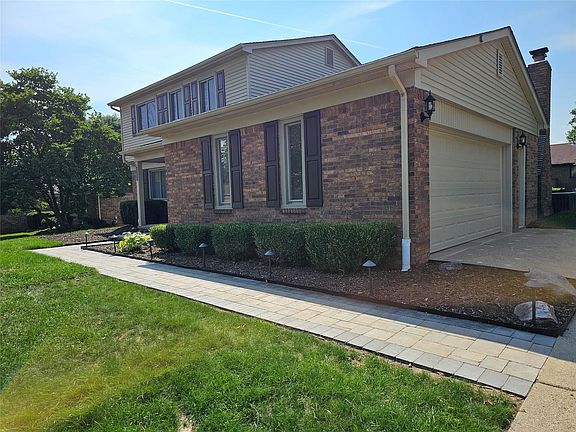 2nd image of 2070 Winchester Rd