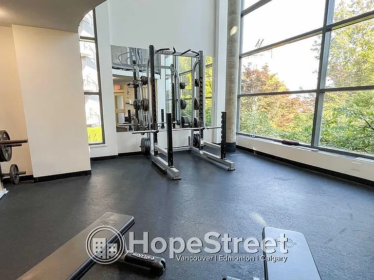 1633 W 8th Ave #304 — Photo 25