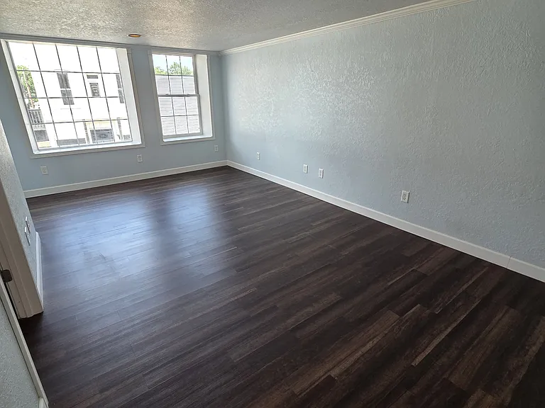 106 E Morse St — Photo 1