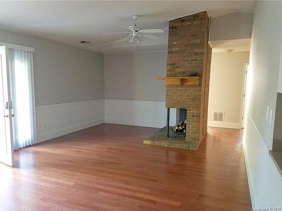 3rd image of 7117 Lake Dr