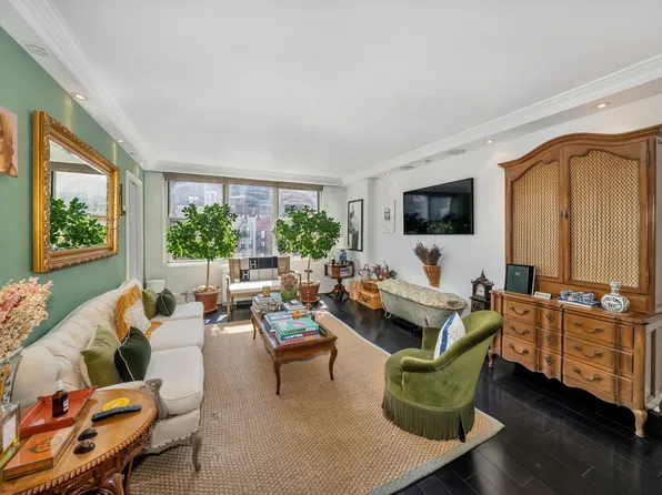 207 East 74th Street 7F image 1 of 8