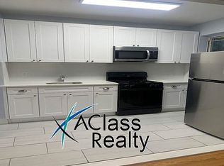 2512 27th St #1A, Astoria, NY 11102