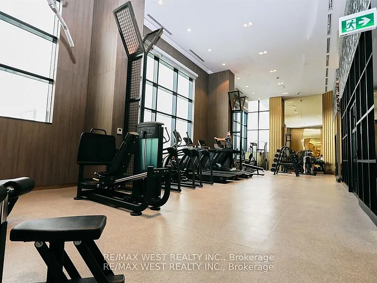 395 Dundas St W #822 — Photo 34