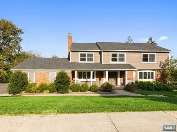 57 Old Orchard Dr, Hawthorne, NJ 07506