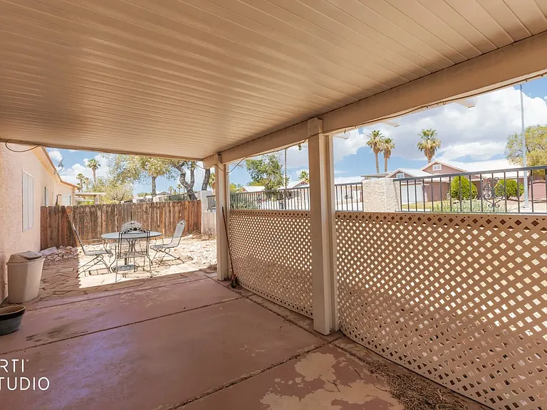 553 Emperor Ln — Photo 21