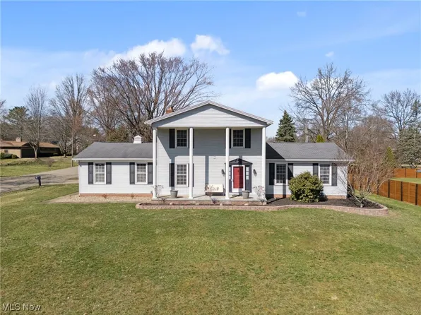 2737 Englewood Dr NE, Canton, OH 44721