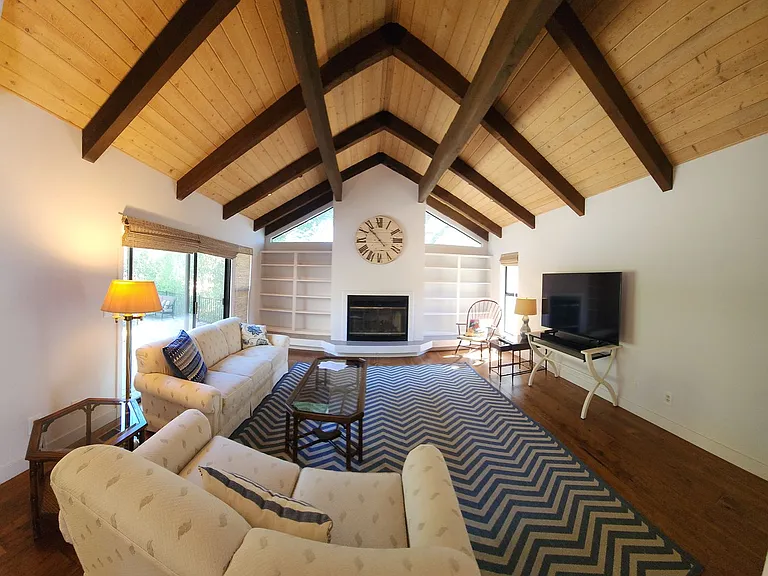 270 E Foothill Blvd — Photo 2
