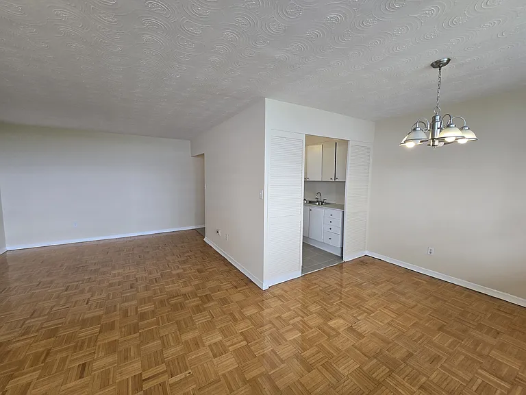5950 Bathurst St #709 — Photo 16