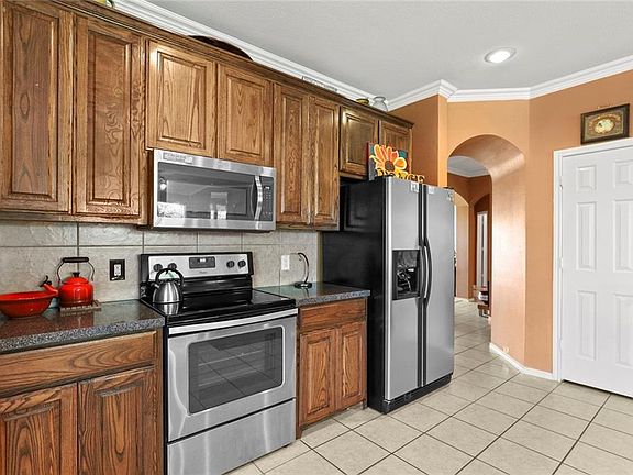 4th image of 3409 Doris Dr