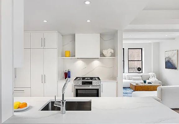 4th image of 23 E 74th St APT 12D