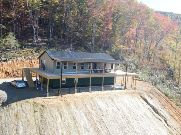 150 W Grand Country Dr, Cosby, TN 37722