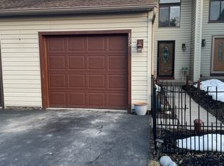 125 Lookout Cir, Syracuse, NY 13209