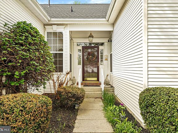 2nd image of 54 Bunker Hill Dr