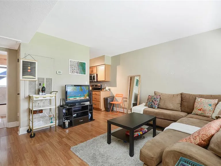 225 E New Hampshire St #7 — Photo 3