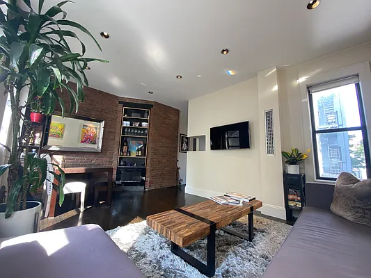 Rented by Triumph Property Group | media 7