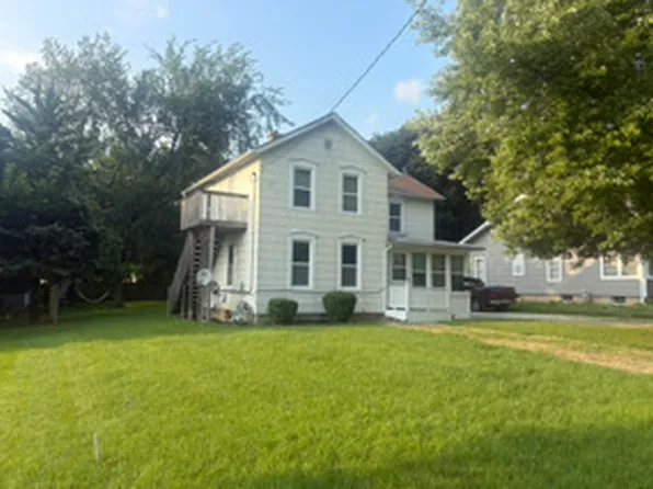 107 Hettinger Ln, North Aurora, IL 60542