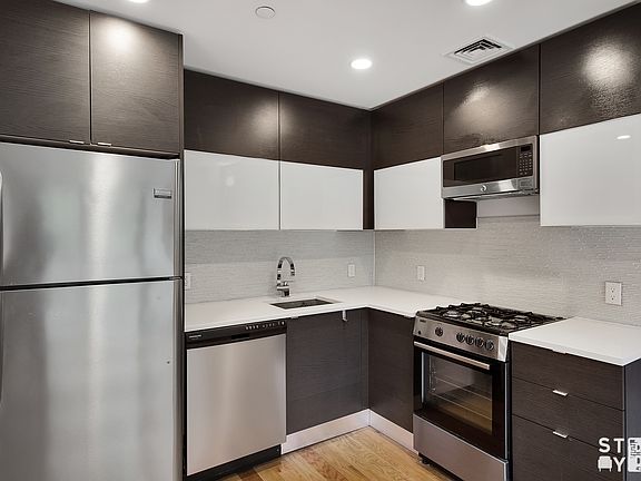 3rd image of 376 Franklin Ave #5F
