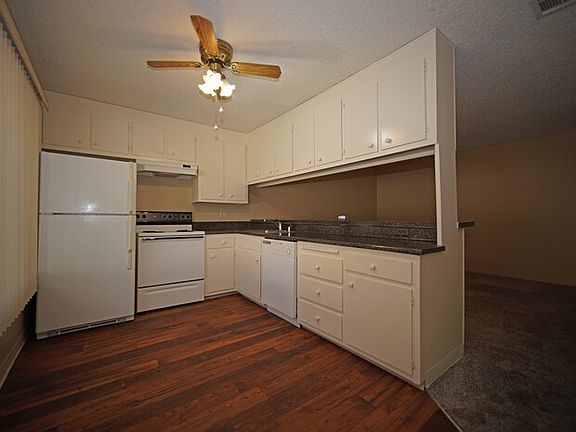 3rd image of 3410 Mission Ave #35