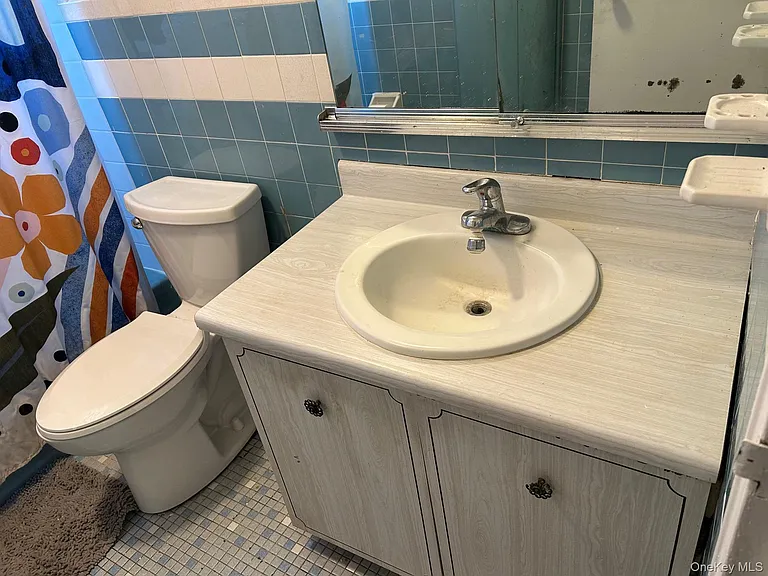 68 Sneden Pl W #68 — Photo 23