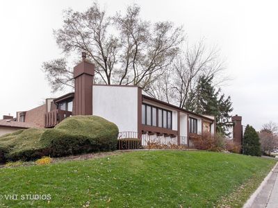 7 Stonehearth Sq, Indian Head Park, IL, 60525
