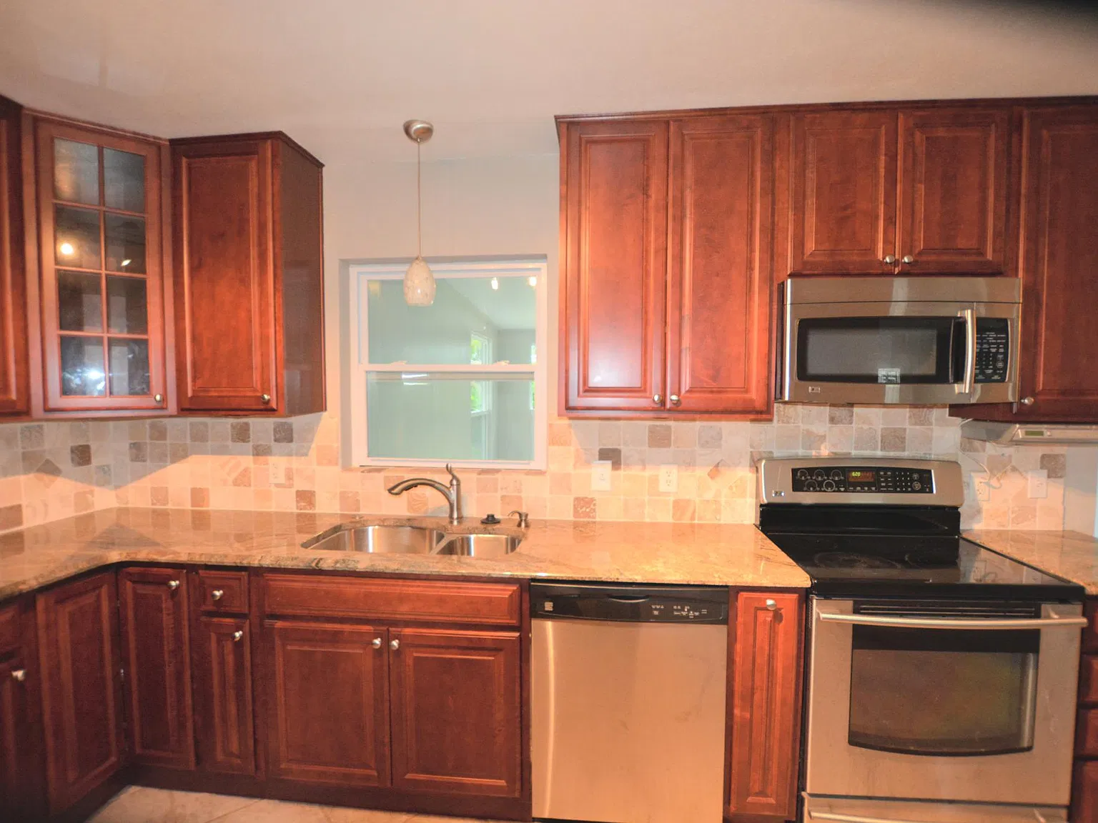 4 bed, $2,200 — Photo 4