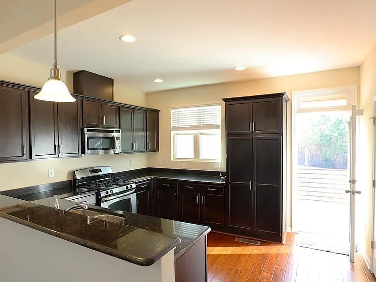 1517 Crafton Way — Photo 6