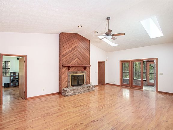 4th image of 3161 Country Creek Ln