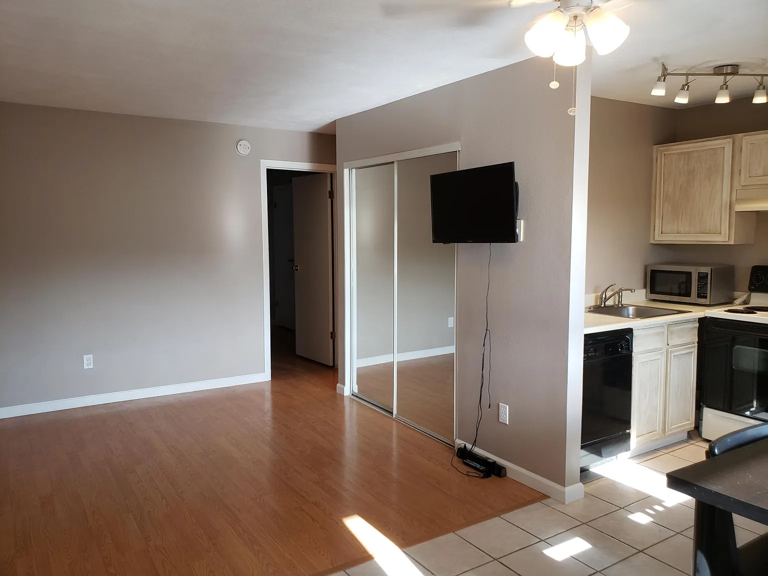 1 bed, 570 sqft, $1,650 — Photo 2