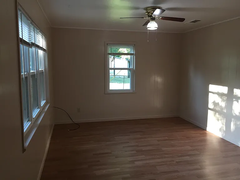 304 S Howard St — Photo 5