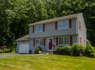 10 Scott Hollow Dr, Holyoke, MA 01040