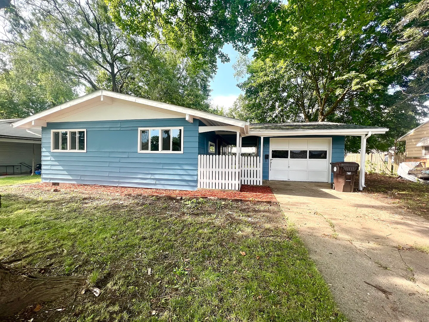 1061 Clark St photo 1