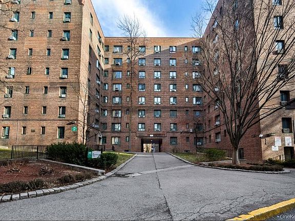 2nd image of 1480 Parkchester Road