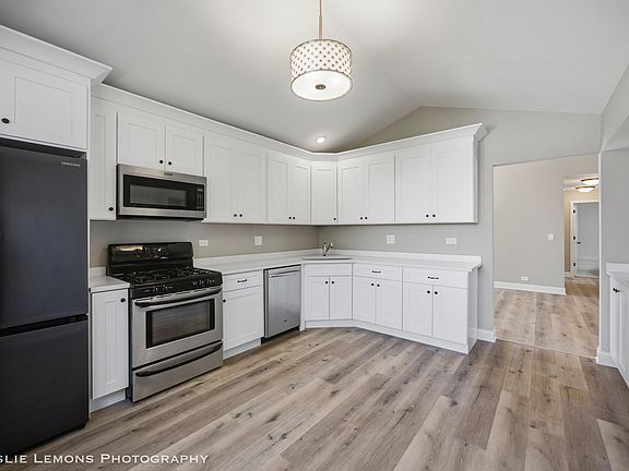 5th image of 30W015 Juniper Ct #30W015