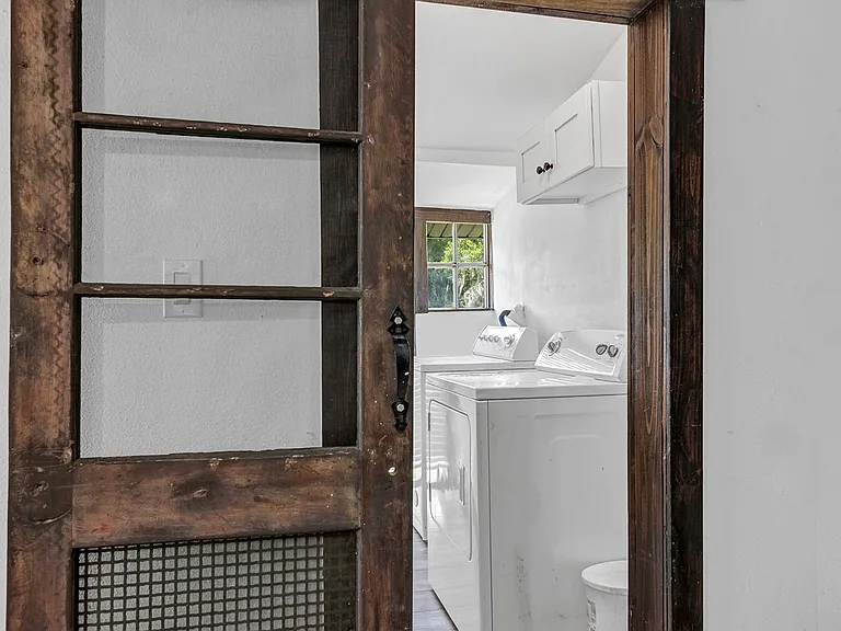 611 Marion St — Photo 24