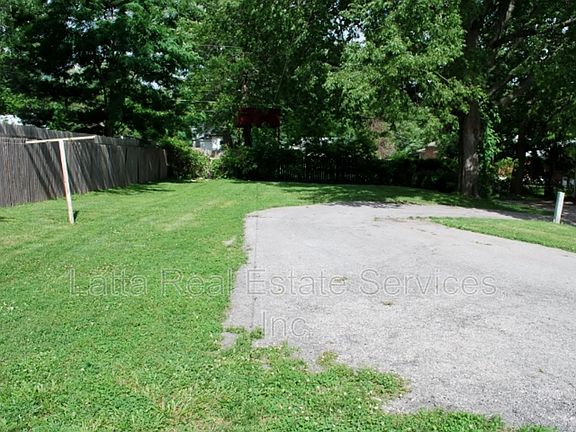 3rd image of 2439A S Sterling Ave