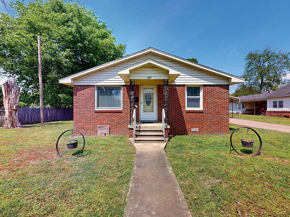 1st image of 228 Lake St