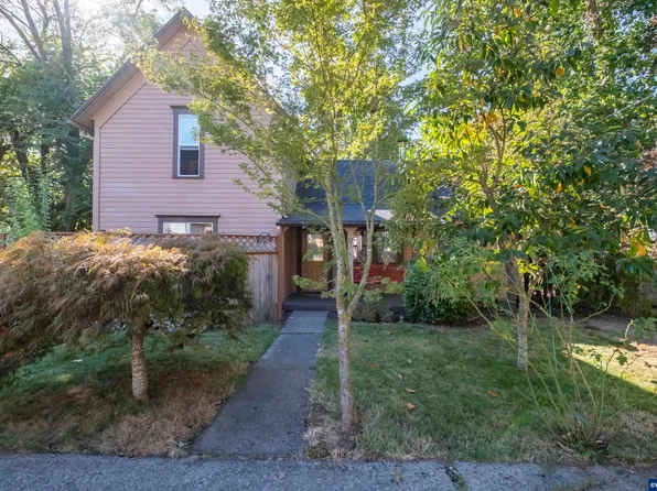 619 Oak St, Brownsville, OR 97327