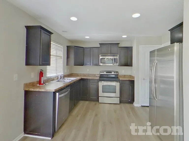 2728 Sierra Springs Dr — Photo 4