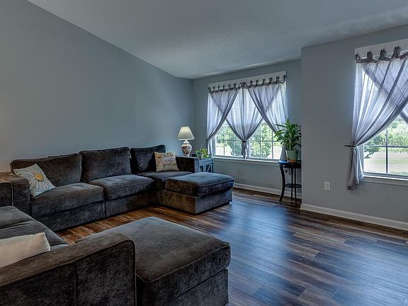 3rd image of 27656 Cannon Ln