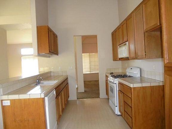 3rd image of 998 Wood Hollow Ct