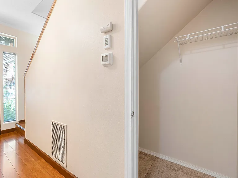 1639 SW Wright Pl — Photo 10