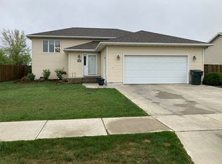 5356 W Plum Dr, Grand Forks, ND 58203