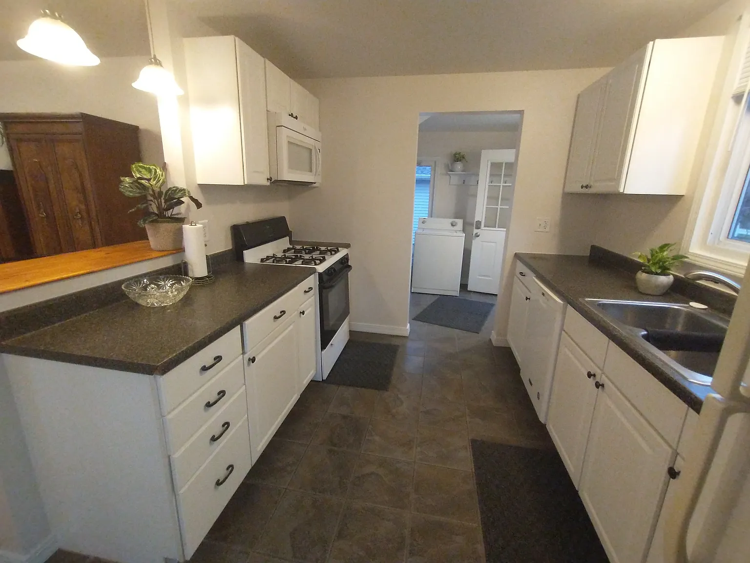 4 bed, 1.5 bath, 1856 sqft, $800 — Photo 3