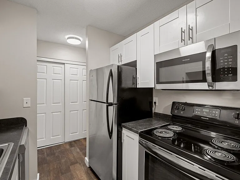 Eastgate Apartments — Photo 90