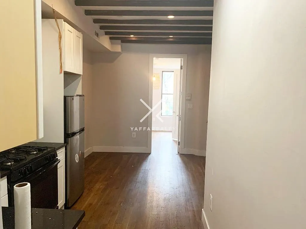 787 Hart Street — Photo 3