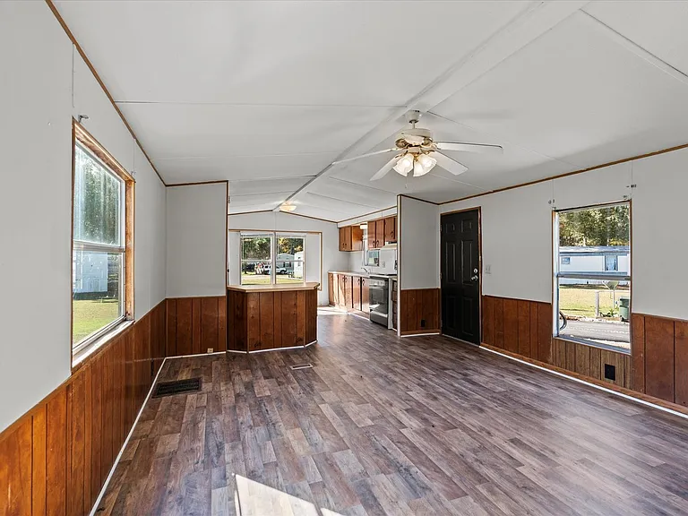 107 Cameron Cir — Photo 4